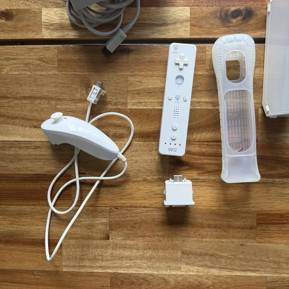 Nintendo Wii RVL-001 2006 White‎ Console Bundle W/ Zumba Fitness WORKING TESTED